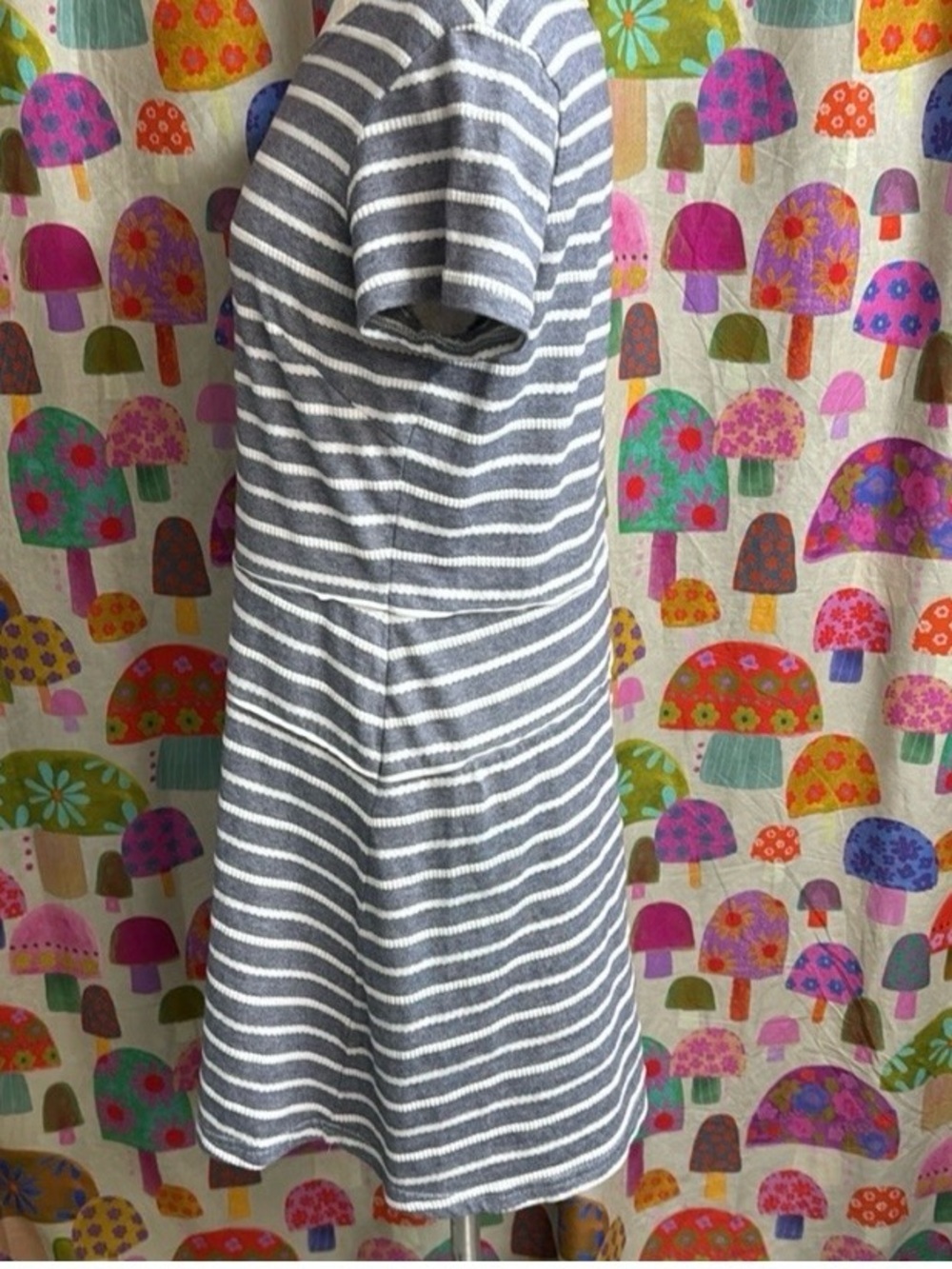 STS Sail to Sable Short Sleeve Zip Back Dress. Medium - Picture 6 of 8
